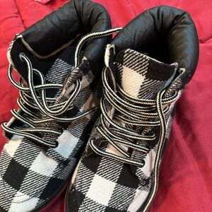 Black and White houndstooth booties.